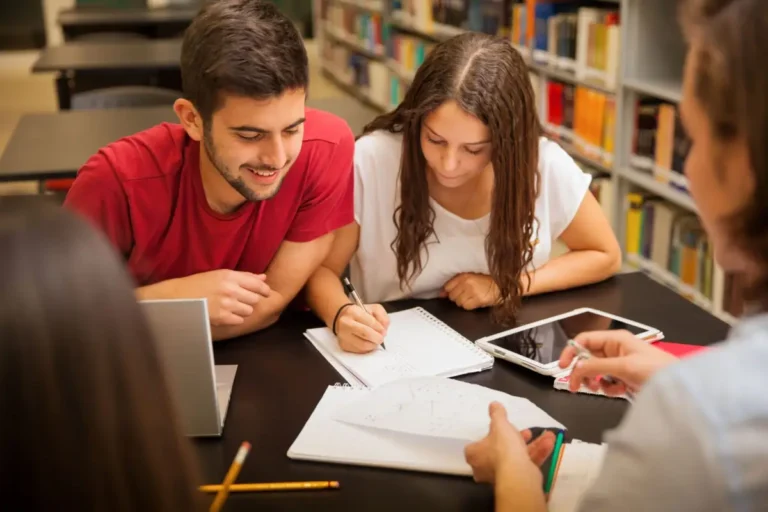 How to Choose the Right College: A Complete Guide After 12th